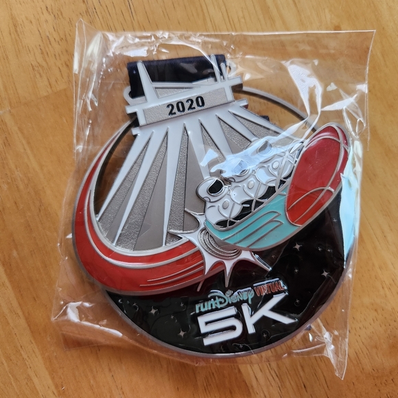 Disney Virtual Race 2020 Medal and Pin - Picture 3 of 3